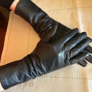 Elegant Black Leather Driving Gloves
